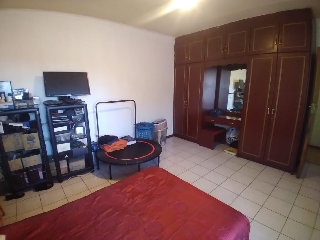 6 Bedroom House for Sale in Actonville image 5