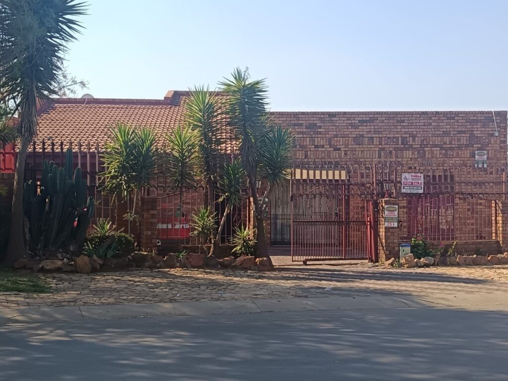 3 Bedroom House for Sale in Lenasia South image 1