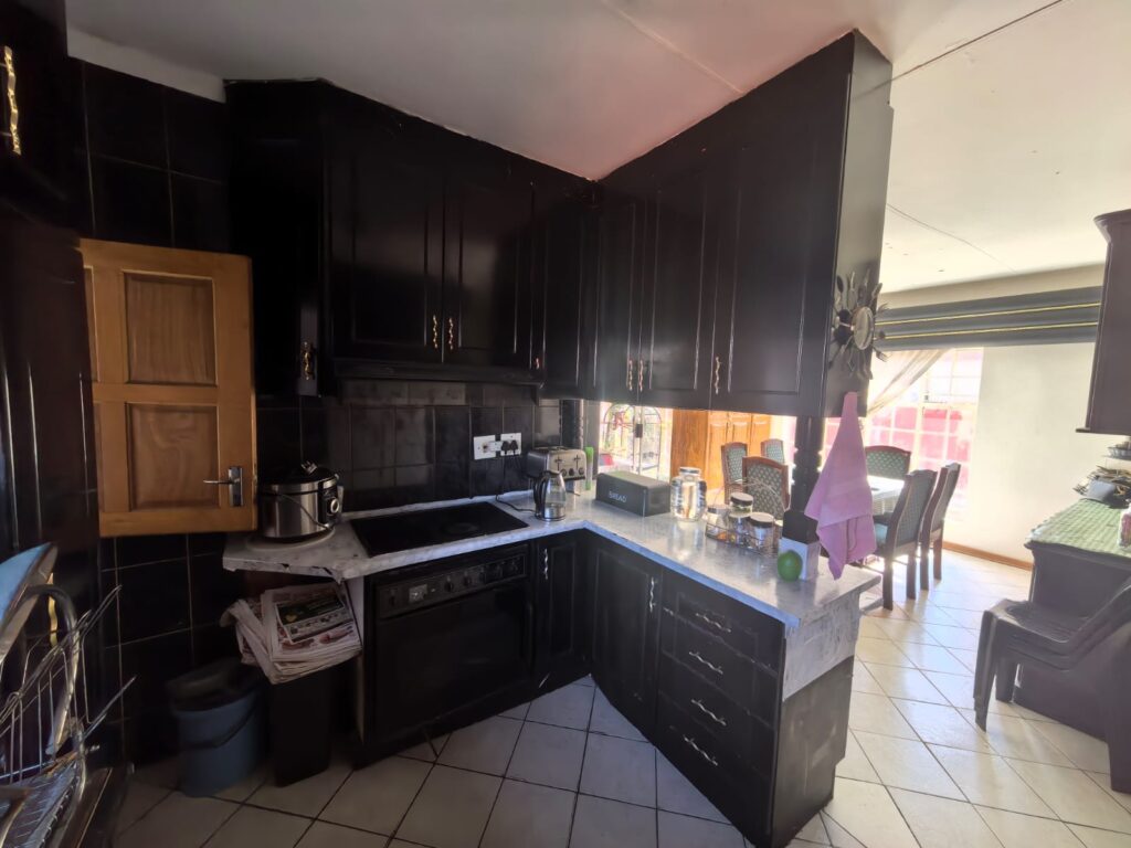 3 Bedroom House for Sale in Lenasia South image 4
