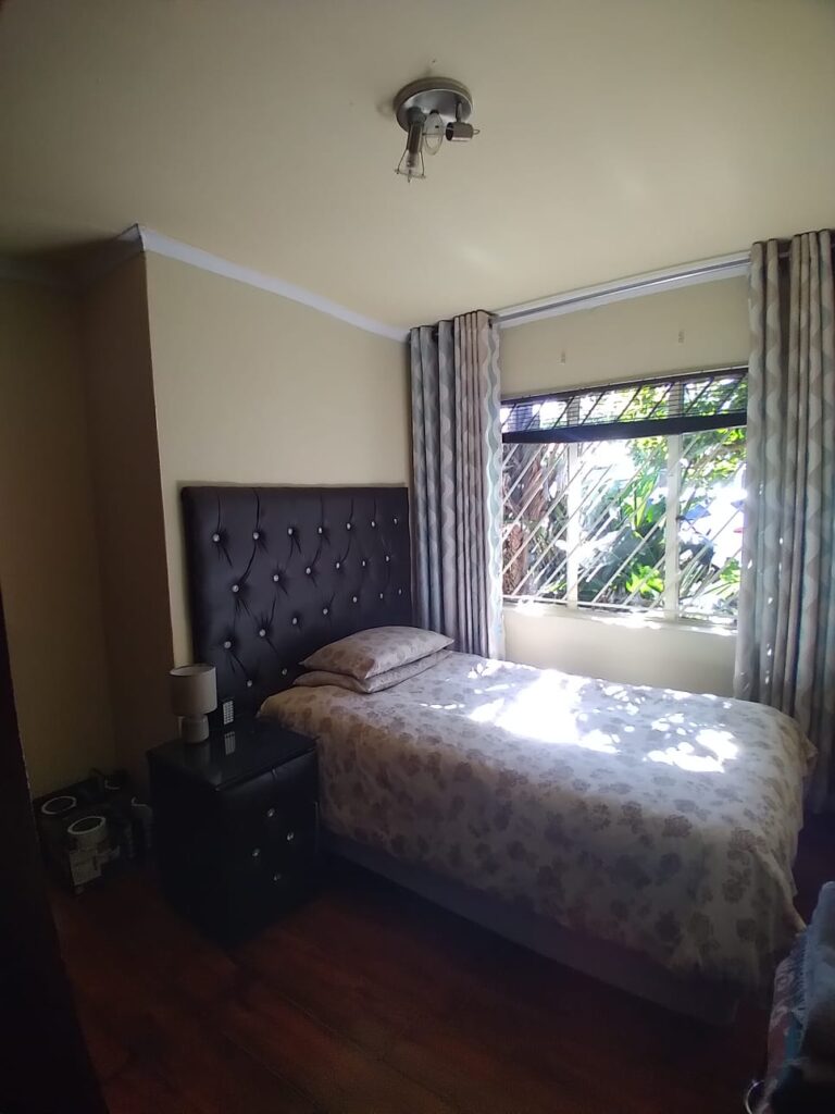 5 Bedroom House for Sale in Zakariyya Park image 3