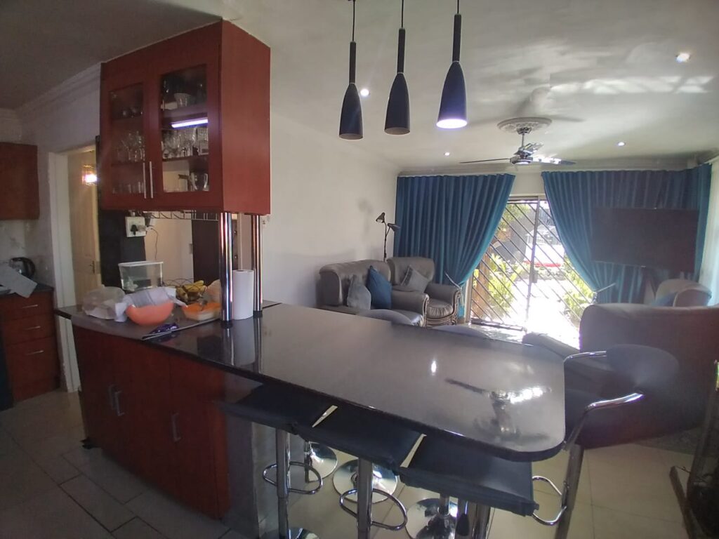 5 Bedroom House for Sale in Zakariyya Park image 5