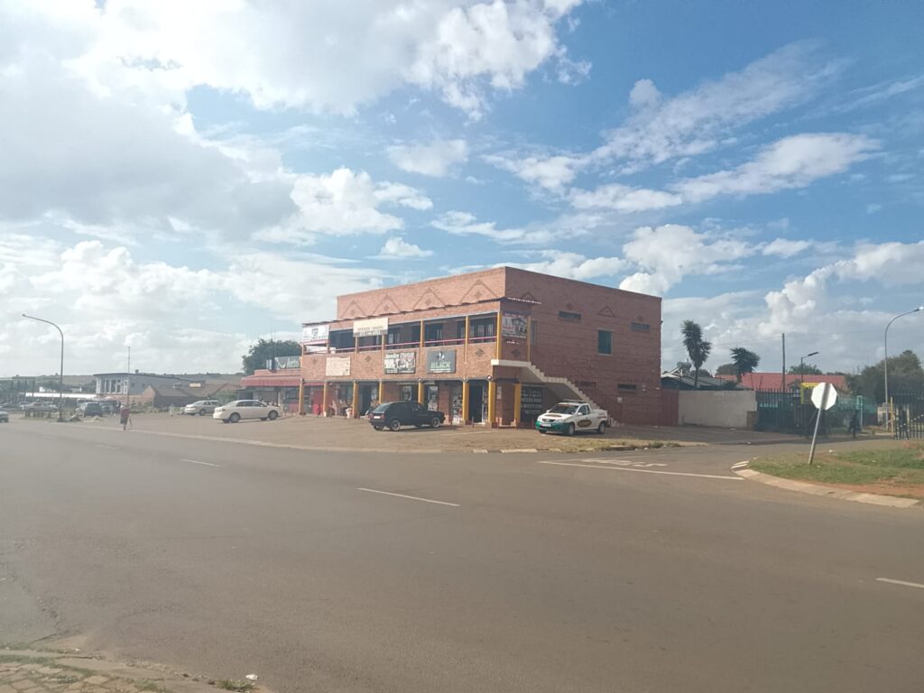 Commercial Property for Sale in Lenasia South image 4