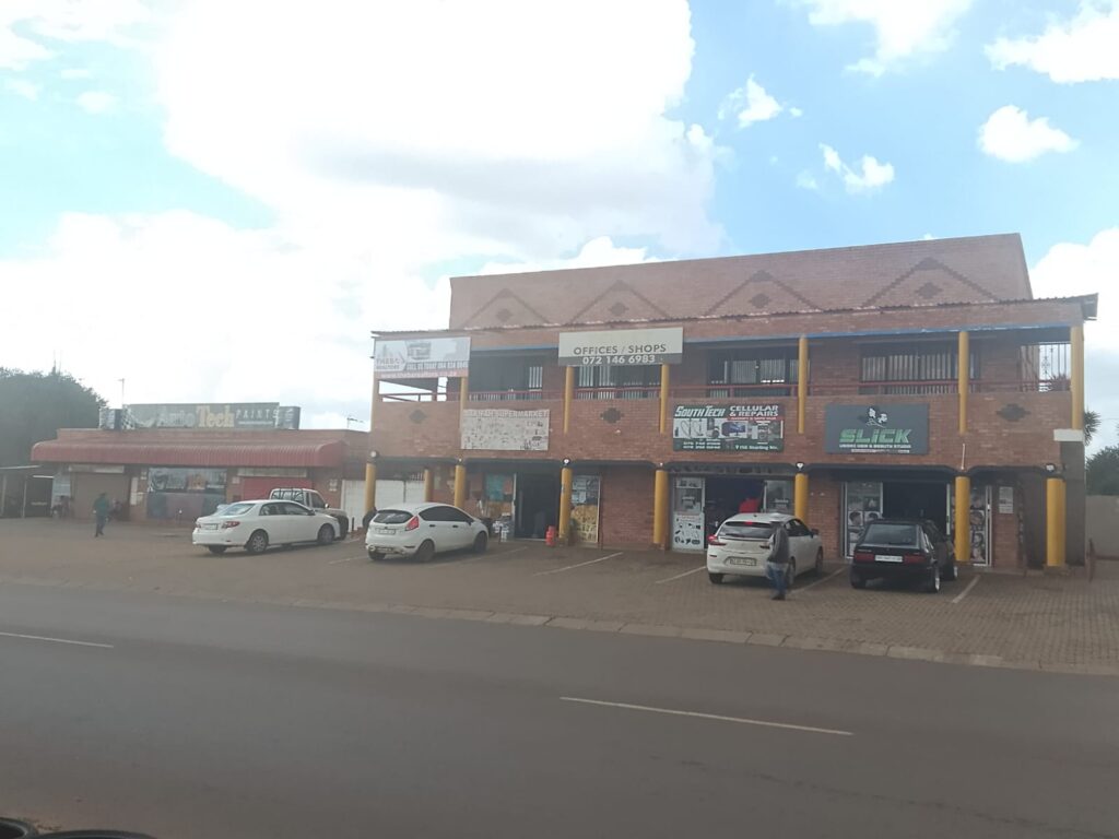 Commercial Property for Sale in Lenasia South image 5