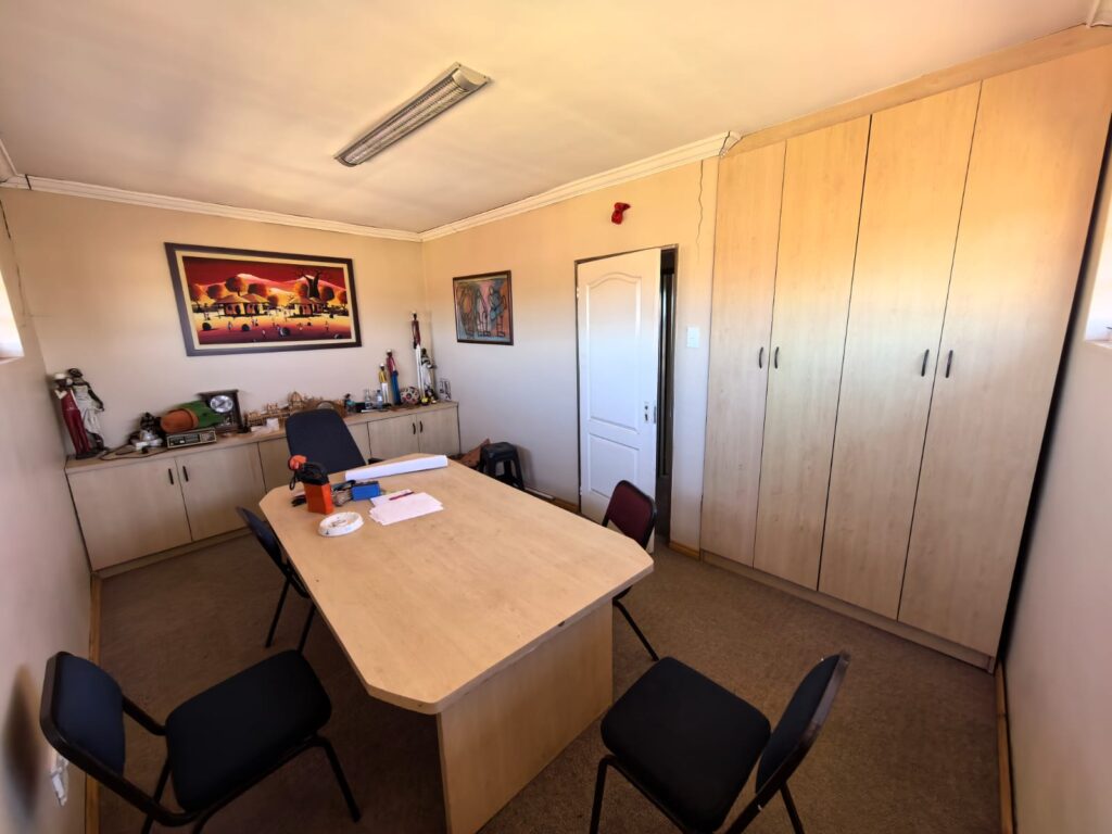 5 Bedroom House for Sale in Lenasia image 4