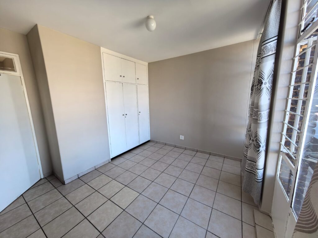2 Bedroom Apartment / Flat for Sale in South Crest image 4