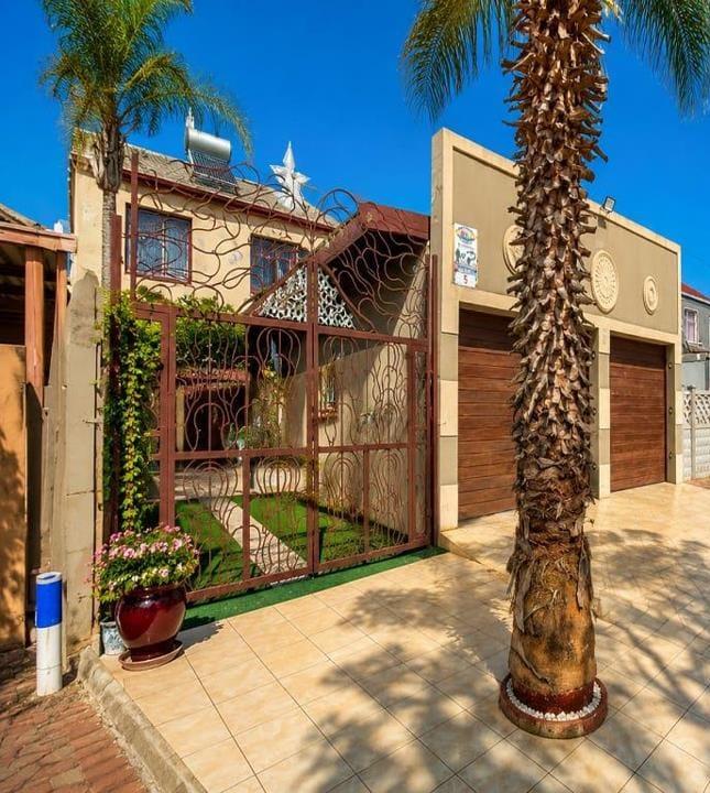 4 Bedroom House for Sale in Lenasia image 1