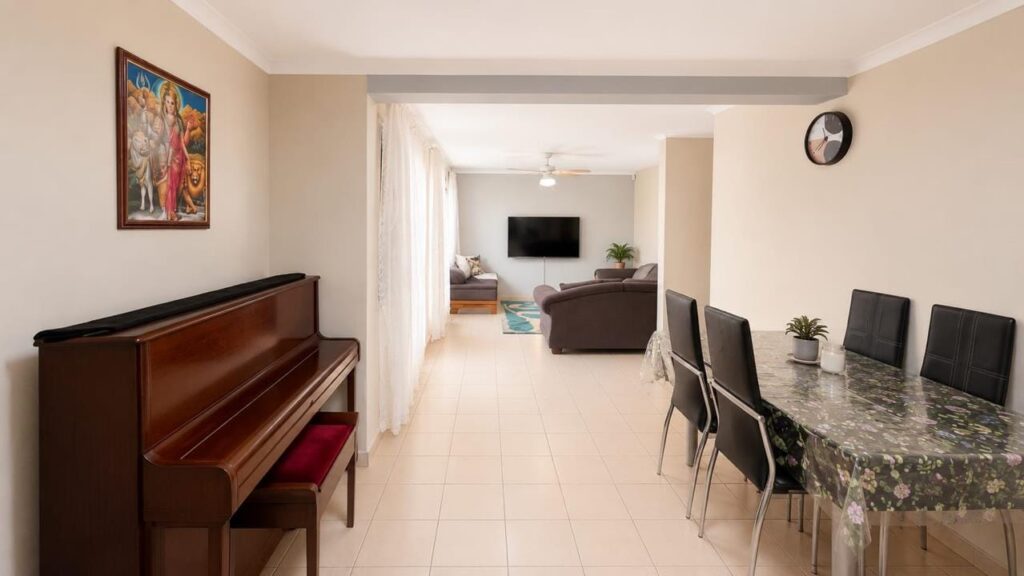 4 Bedroom House for Sale in Lenasia image 3
