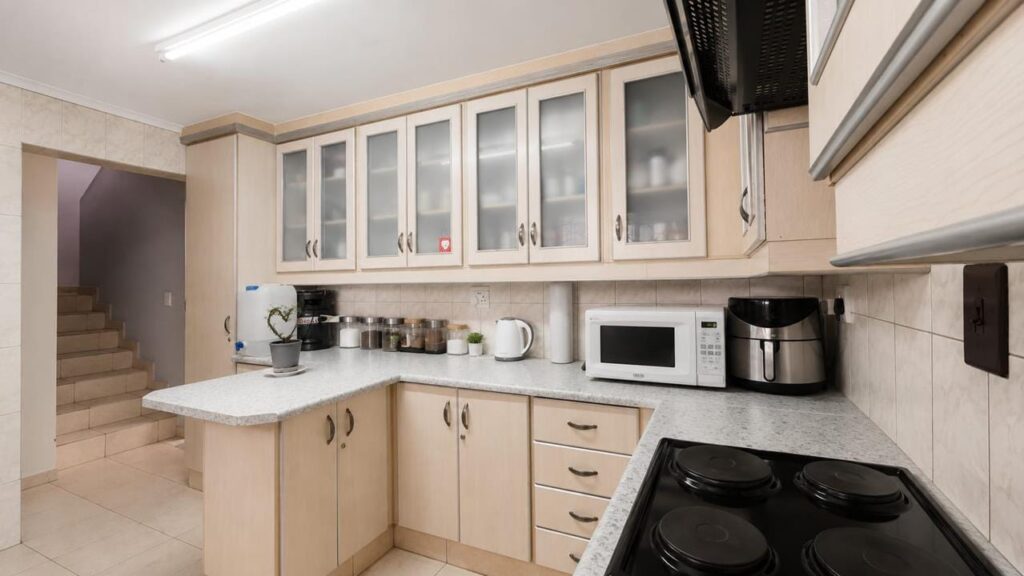 4 Bedroom House for Sale in Lenasia image 4