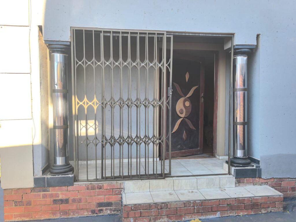 Impressive 4 Bedroom Double Storey Residence image 2