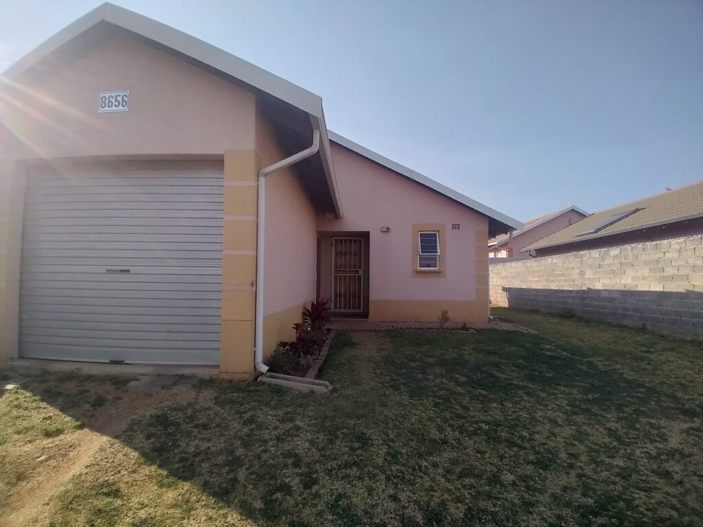 Charming 3 Bedroom House for Sale in Lenasia South image 1