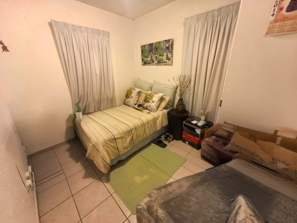 3 Bedroom Townhouse for Sale in Ruimsig image 2