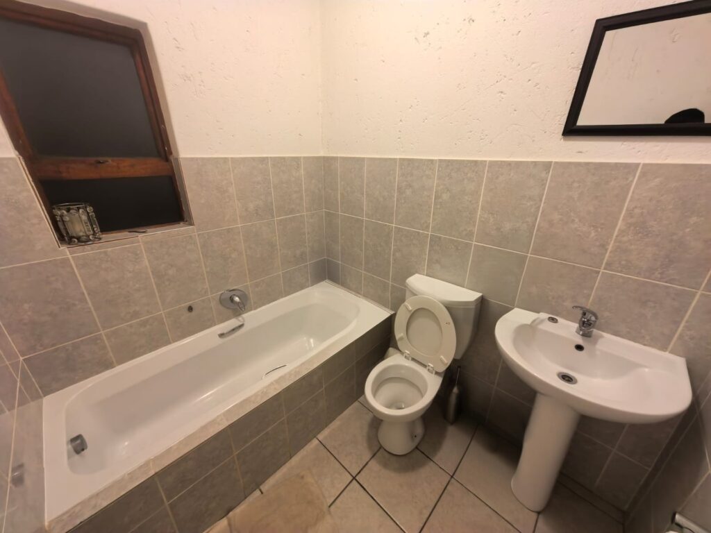 3 Bedroom Townhouse for Sale in Ruimsig image 3