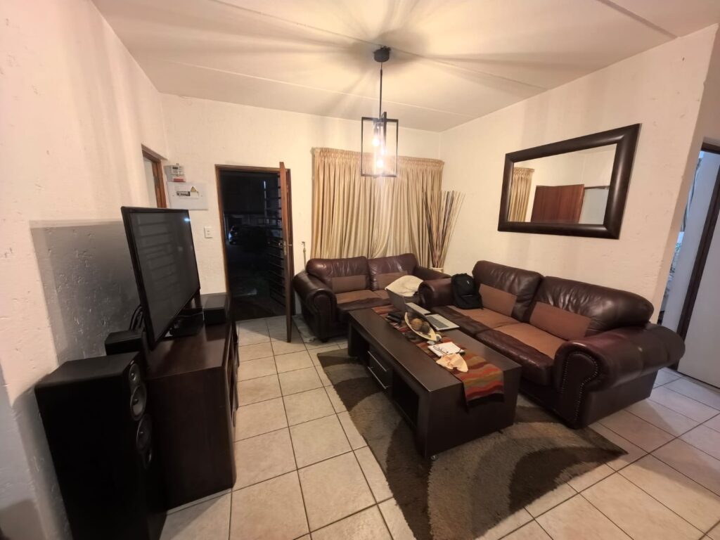 3 Bedroom Townhouse for Sale in Ruimsig image 4