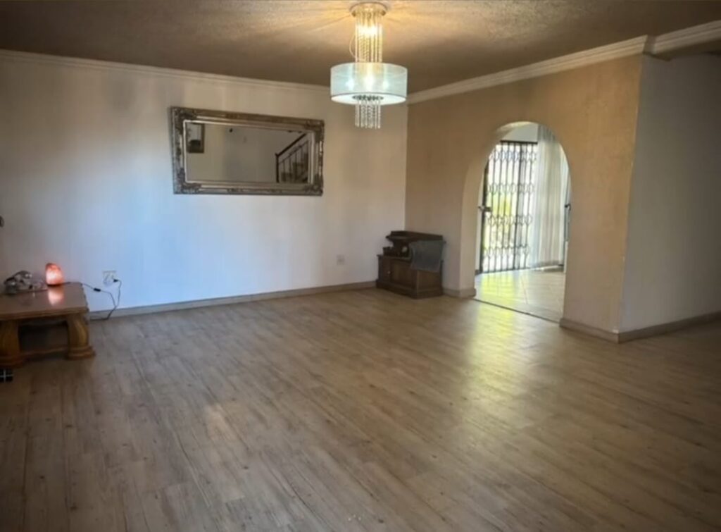 4 Bedroom House for Sale in Lenasia image 3