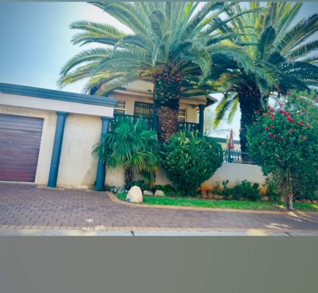 4 Bedroom House for Sale in Lenasia image 1